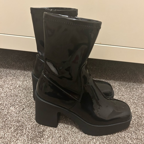 Aldo Black Patent Leather Booties NEVER BEEN WORN size 7. - Picture 1 of 6